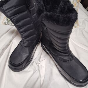 Weatherproof Black Padded Winter Boots